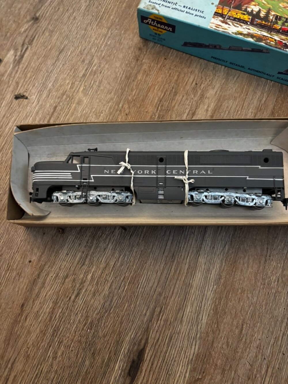 Athearn HO Deisel New York Engine Locomotive 4211 Dummy Railroad Train display